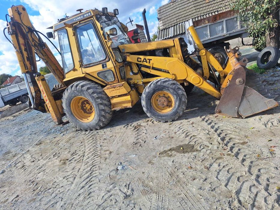 Buldoexcavator Caterpillar