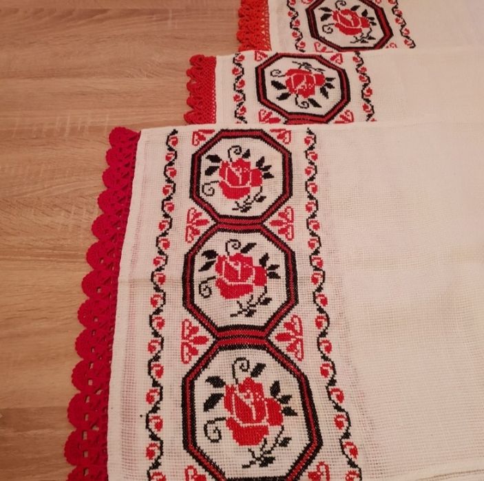 Prosop/ștergar tradițional lucrat manual pe etamină