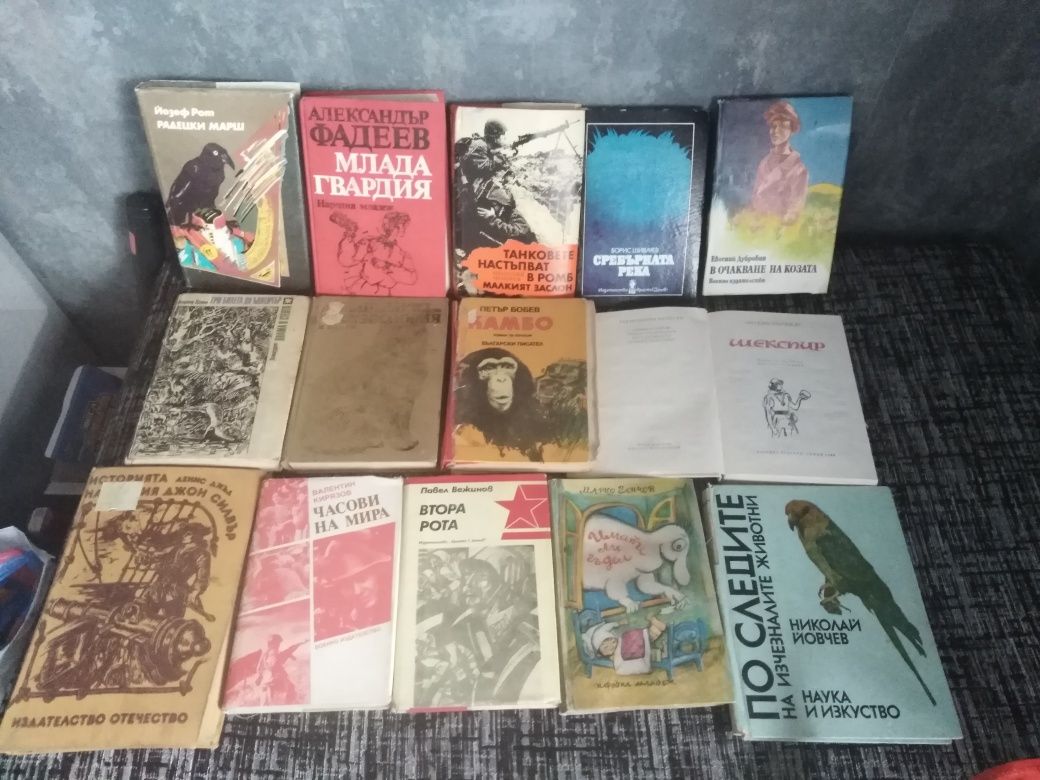 Книги, стари издания, различни жанрове.