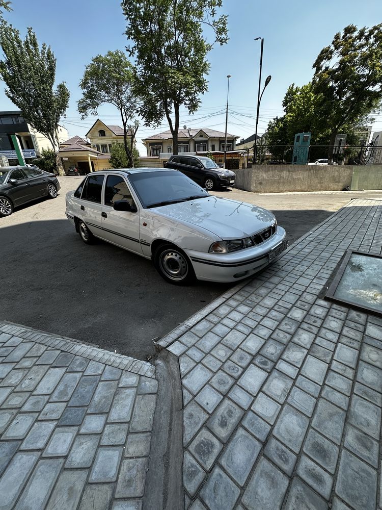 Nexia1 sotiladi yili 2005 prabegi 275.000