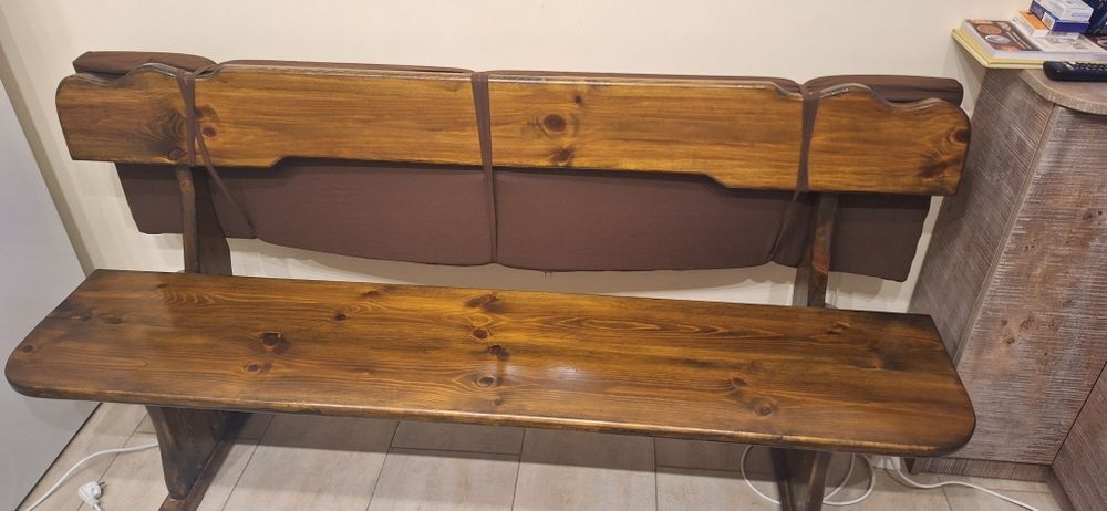 Масивна  дървена  пейка