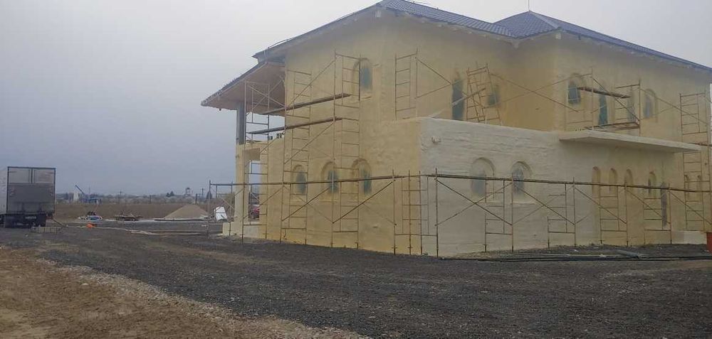 Izolatie cu spuma poliuretanica si poliurea