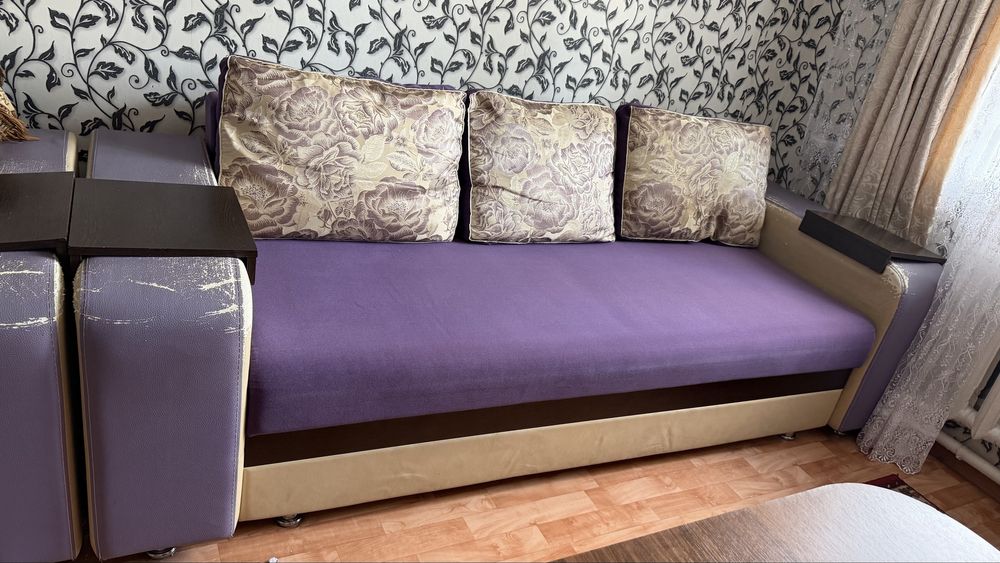 Диван (диван, пувик и средний диван )