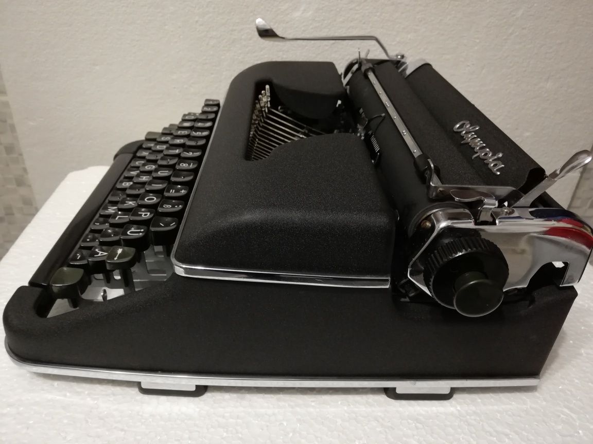 Mașina de scris Olympia sm 2 pentru nevăzători