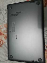 Vând laptop Asus VivoBook