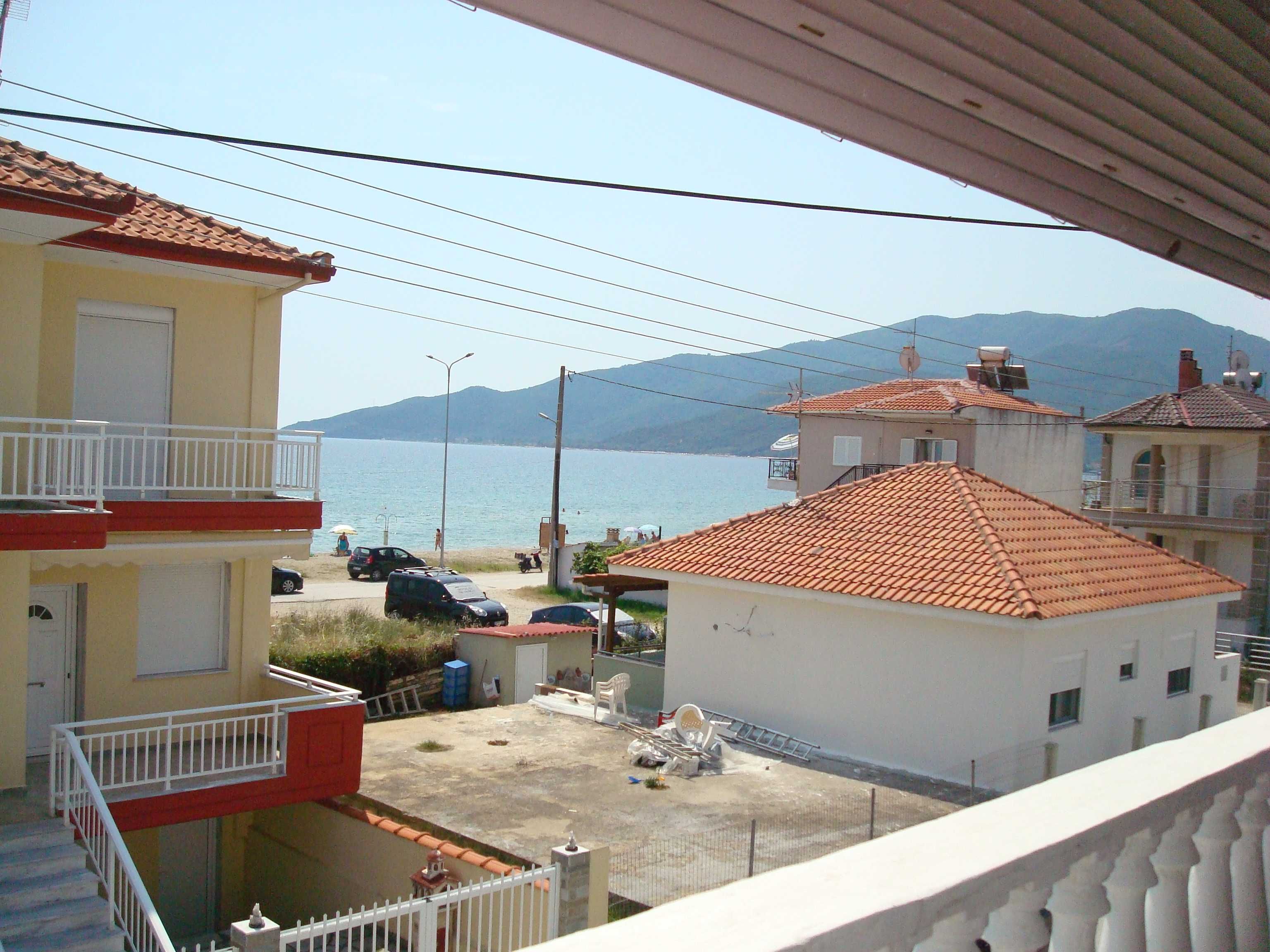 Продава 2ет. къща до морето 183м2, двор 150м2 в Паралия Врасна, Гърция