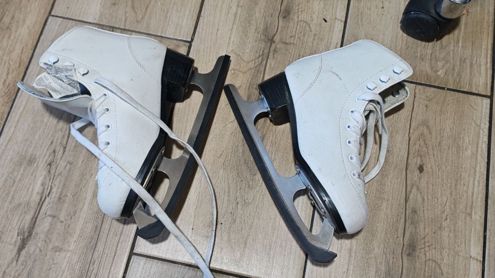 Patine gheață din piele