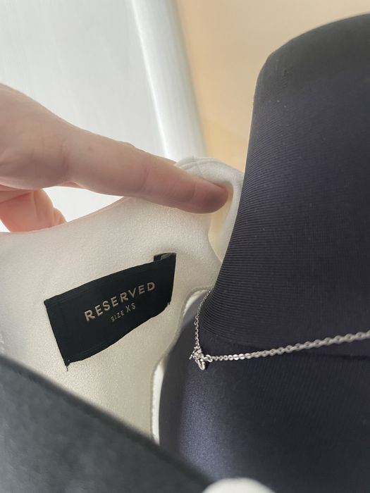 Бяла елеганта рокля Reserved