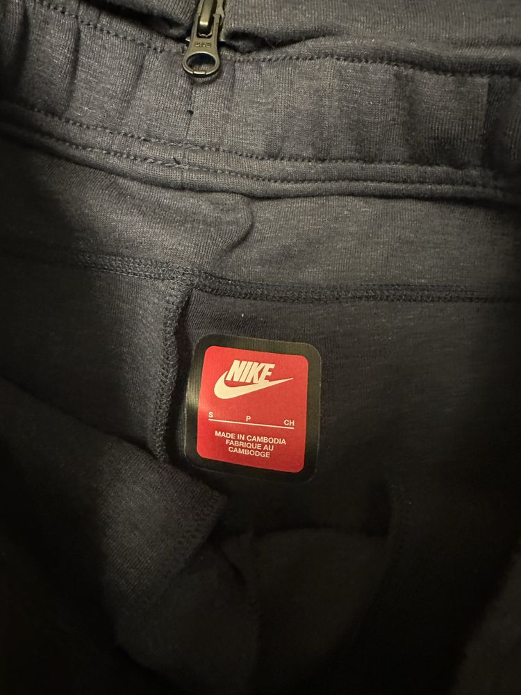 Set Nike hanorac + pantaloni NOI