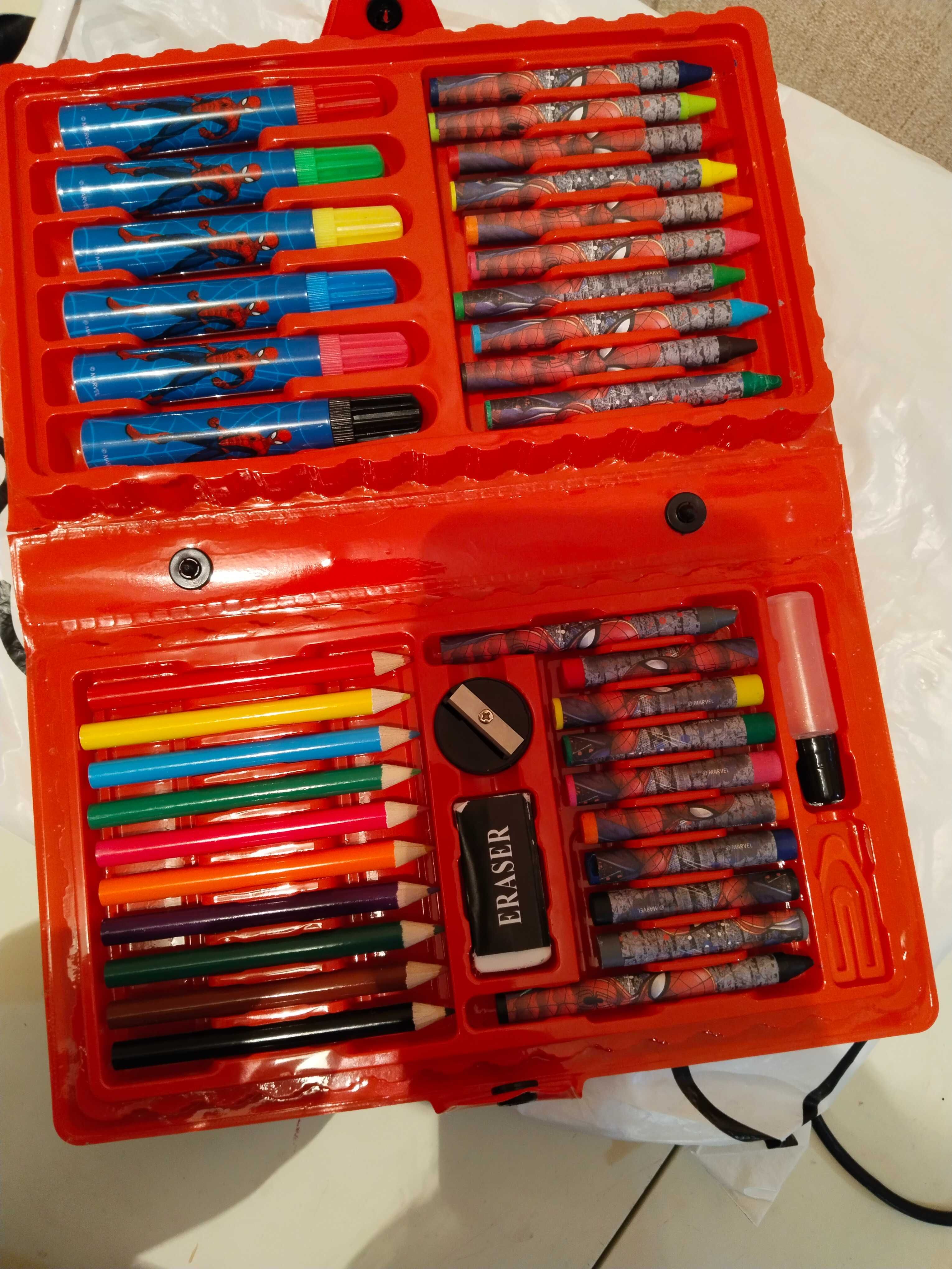 Продам чемоданчик человек паук с карандашами, фломастерами и т д