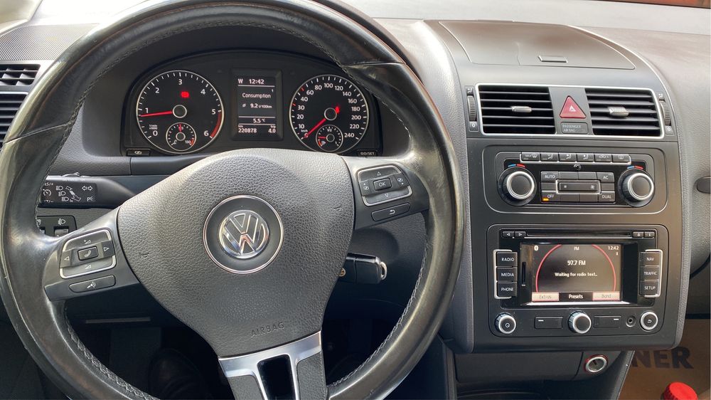 VW Touran 1,6D inmatriculat.