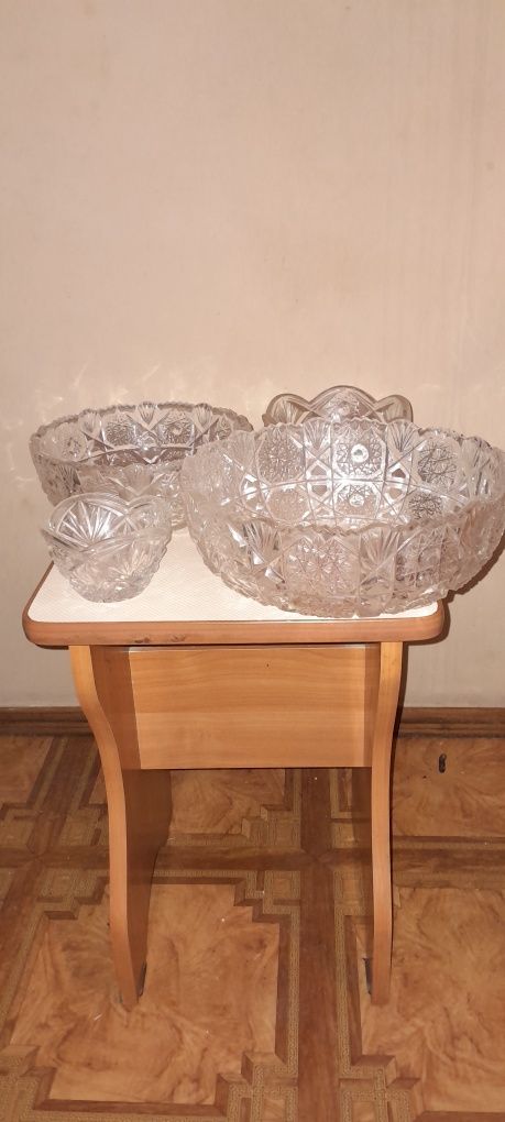 Продам вазы,хрусталь.
