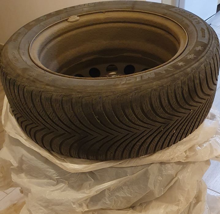 Roți iarnă R16 , Cauciucuri MICHELIN + jante tabla + capace