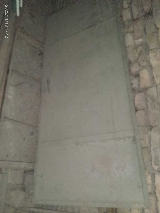 Темир кроват ва эшик дарвоза сотамиз.