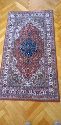 Vand 2 Carpete persane