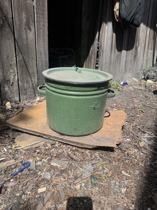 Срочно продам эммалированную кострюлю