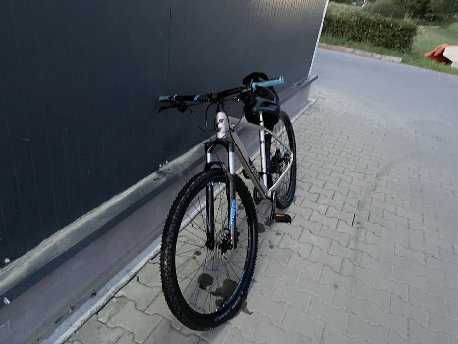 Vând bicicletă CUBE ATTENTION