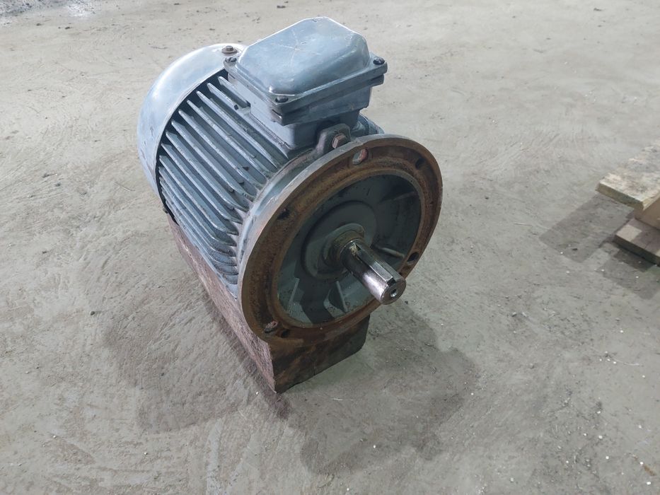 Продам двигатели 6.3 кВт 935 об/мин сделано в СССР НОВЫЕ.