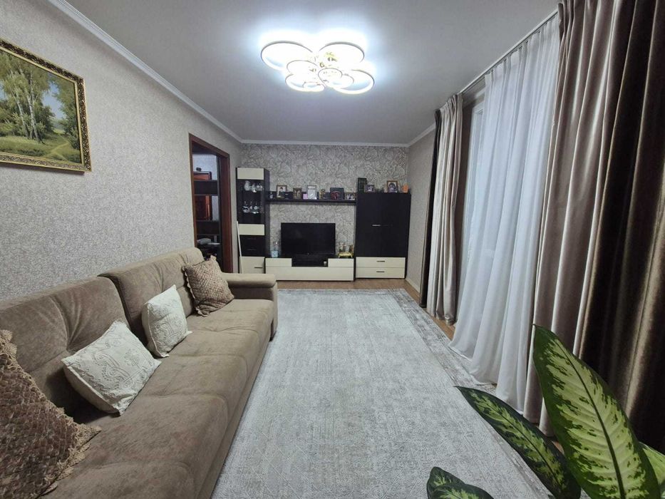 Продам 2 комнатную квартиру в центре