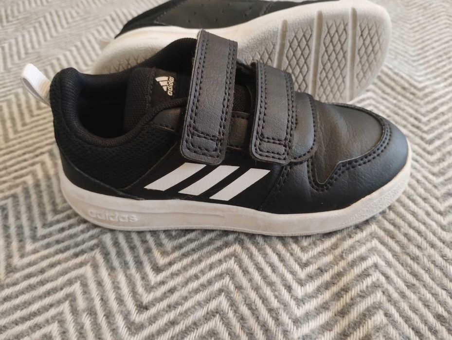 Adidas кожени маратонки номер 25