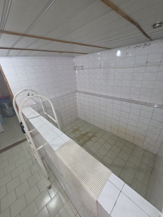 Кибрай Уймовут маҳалласида 8 хона 7 сотихли уй сотилади.