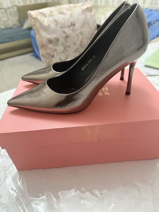 Продаю женские туфли