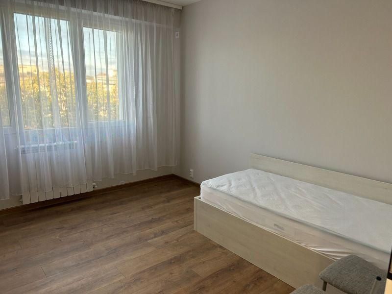 Тристаен апартамент под наем в ж.к. Красно село, 2212671