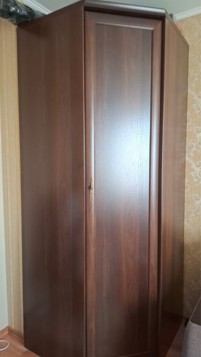 Продам диван угловой, шкаф плательный