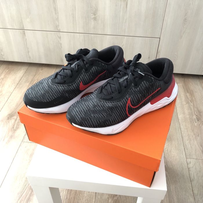 Pantofi sport NIKE Renew Run 4, marime 42.5 EU