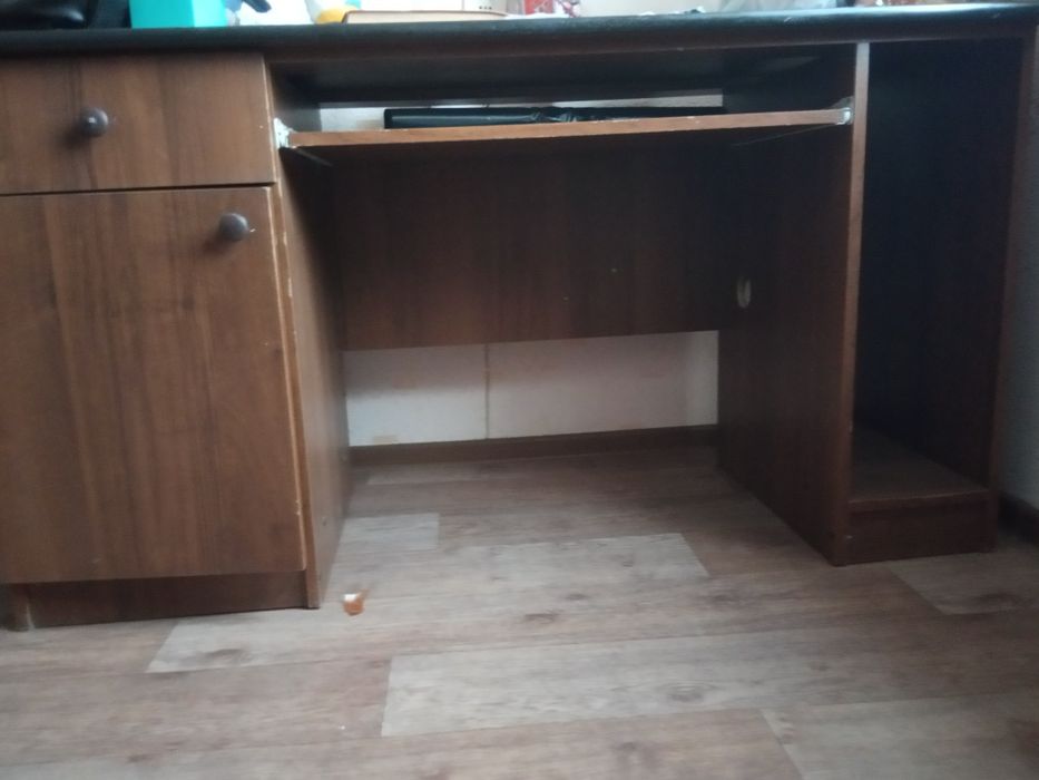 Продам письменный стол и журнальный столик