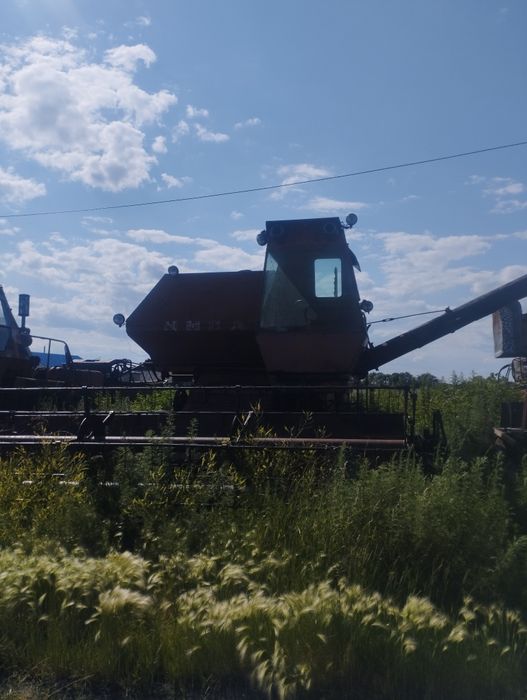 Комбайн нива в рабочем состоянии