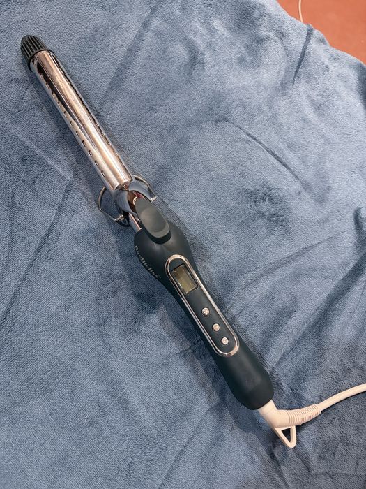 Плойка для завивки локонов.