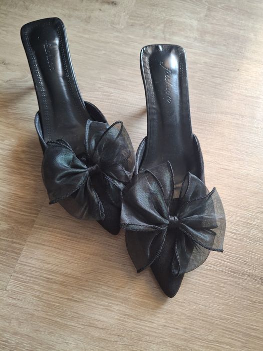 Черни чехли с панделка