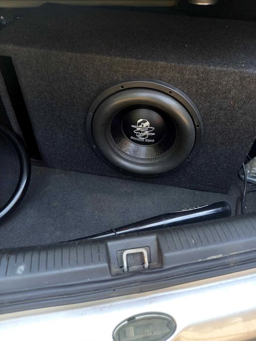 Ground Zero - Бас каса и усилвател-моноблок 1000в РМС. Баса е 800в РМС