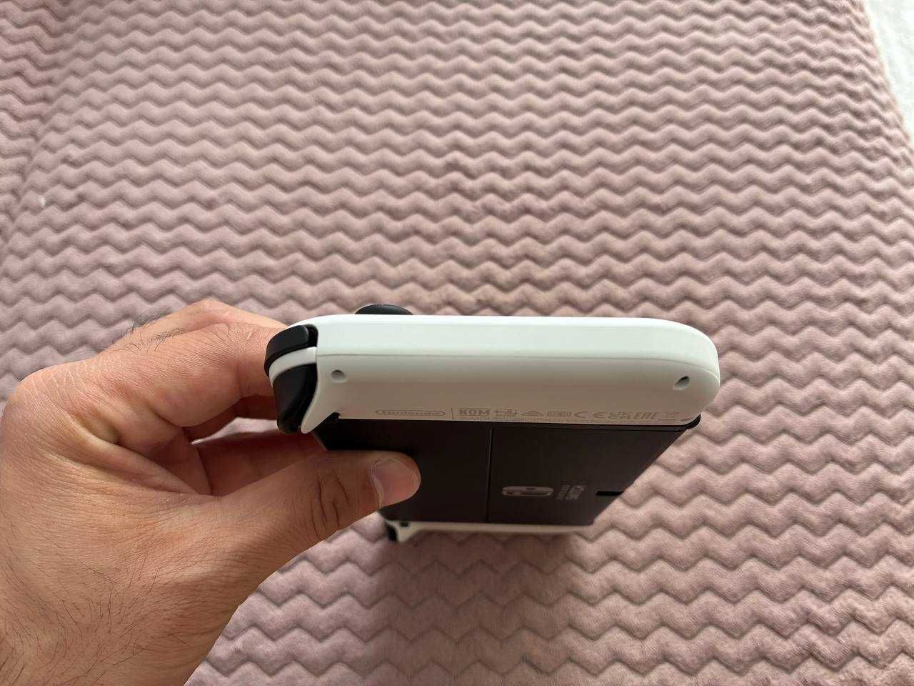Продам Nintendo Switch OLED