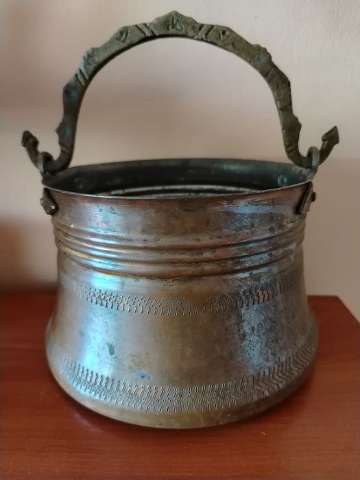 Старо малко котле, бакърче, меден съд,менец,менче