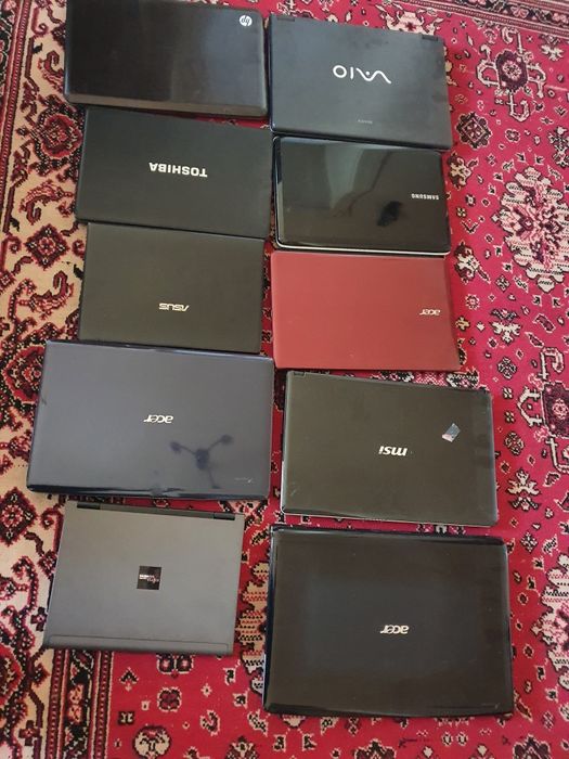 Vand sau Dezmembrez diferite modele de Laptopuri
