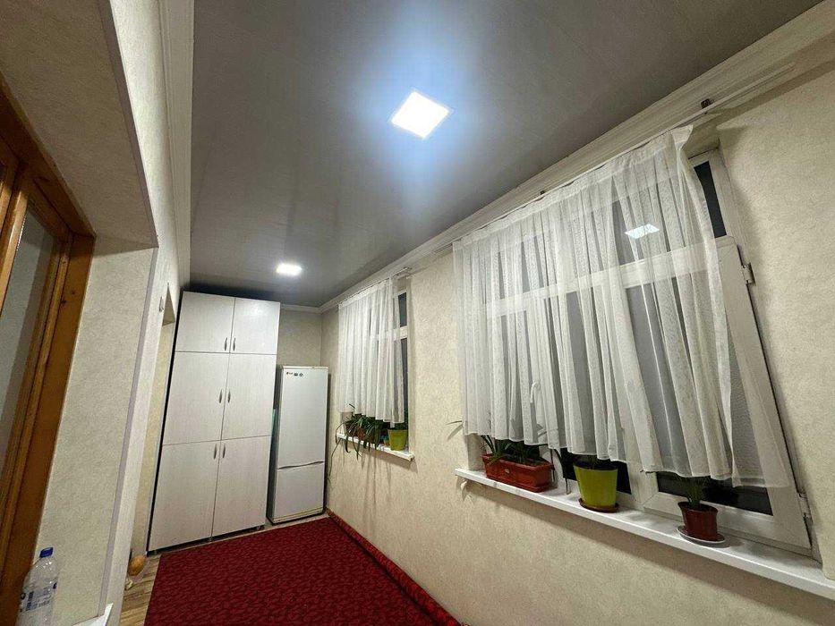 Uchtepa 22-kvartal, 4 xona, 3-qavat, g'ishtli uy, remonti bor