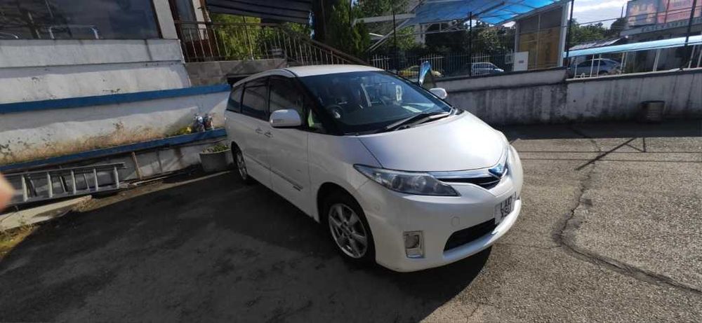 Toyota Estima hibrid