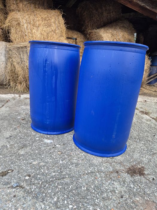 Vând butoaie de plastic