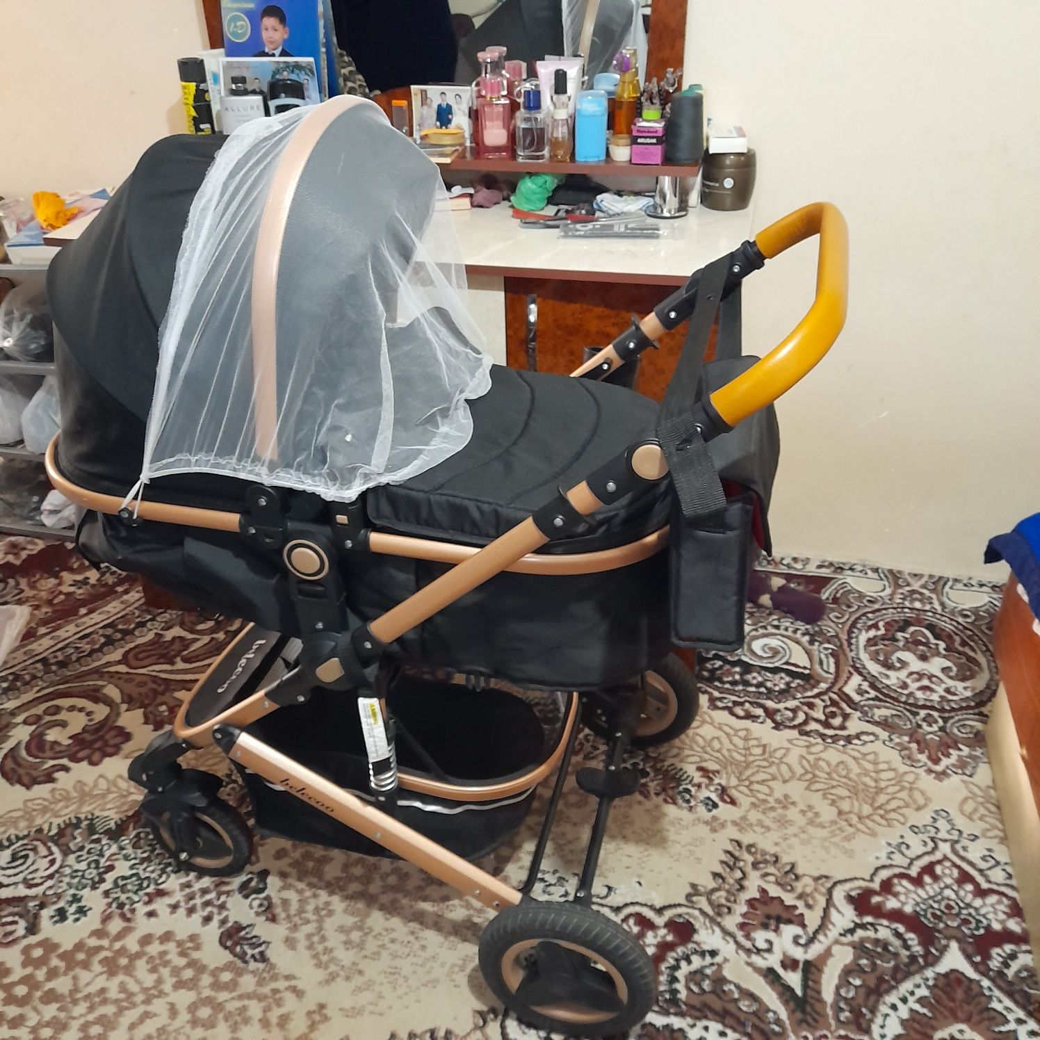 Holati mukammal.Faqat uy ichida ishlatilgan.