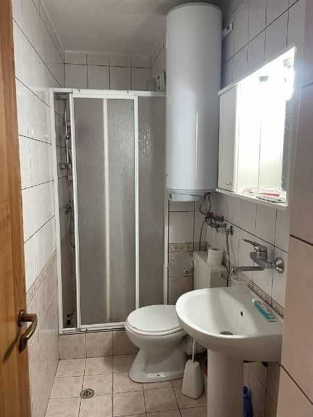 Дава се под наем Двустаен апартамент в Бургас, Център - 50 кв.м за 325 € - Снимка #3
