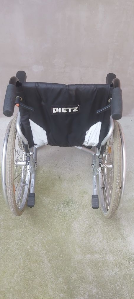 Vând cărucior persoane dizabilități