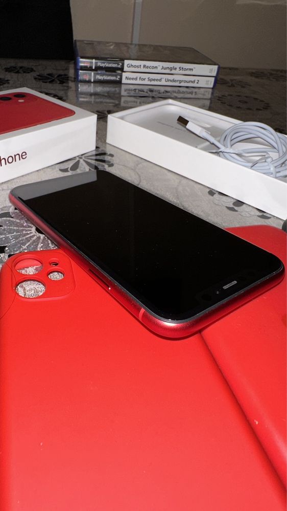 iPhone 11  64GB червен