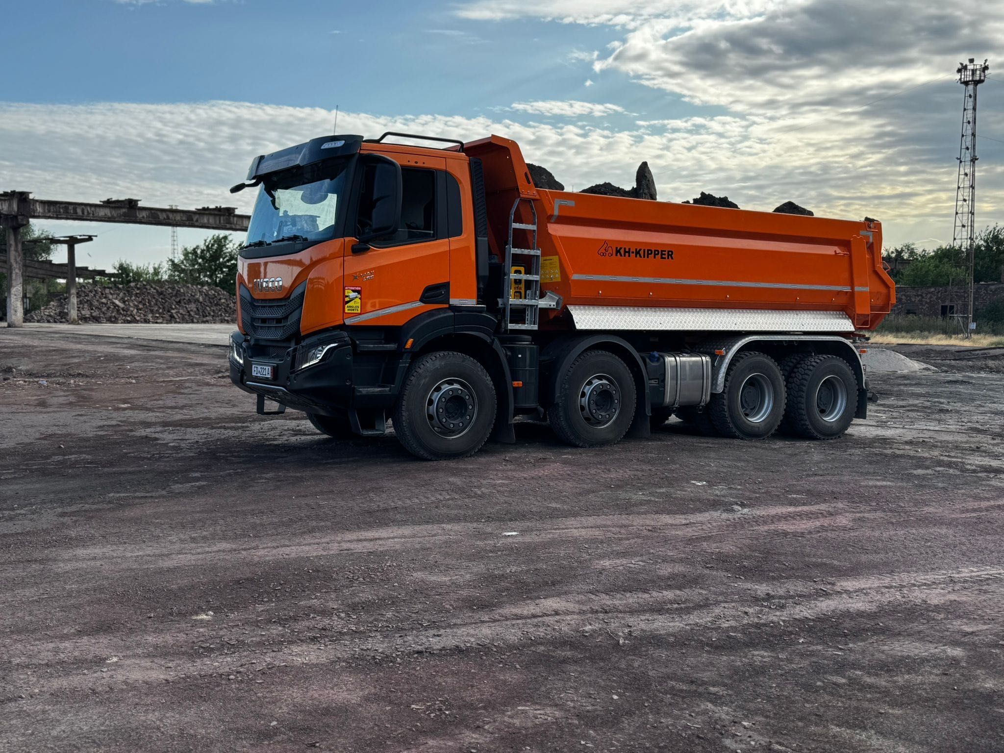 Închirieri Buldoexcavator,Camioane,Utilaje