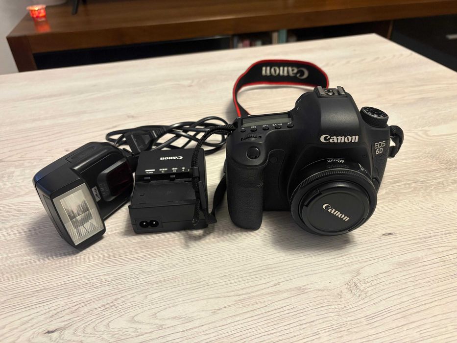Canon EOS 6D Aparat Foto DSLR Full Frame + Obiectiv Fix 40mm