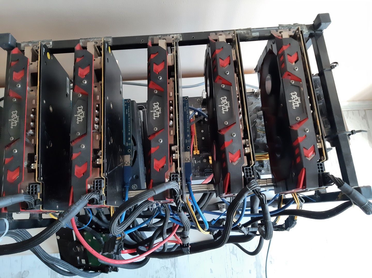 Майнинг риг/Mining rig 6 броя RX580 8GB