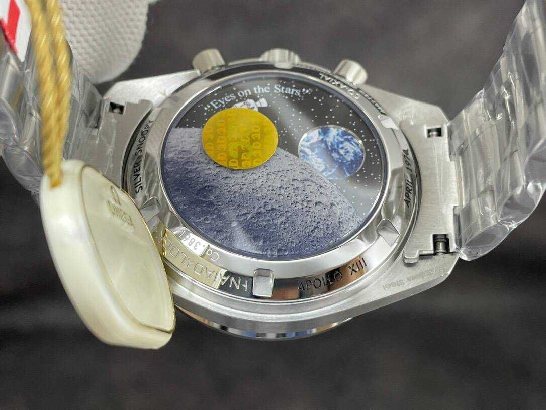 omega speedmaster сребро snoopy