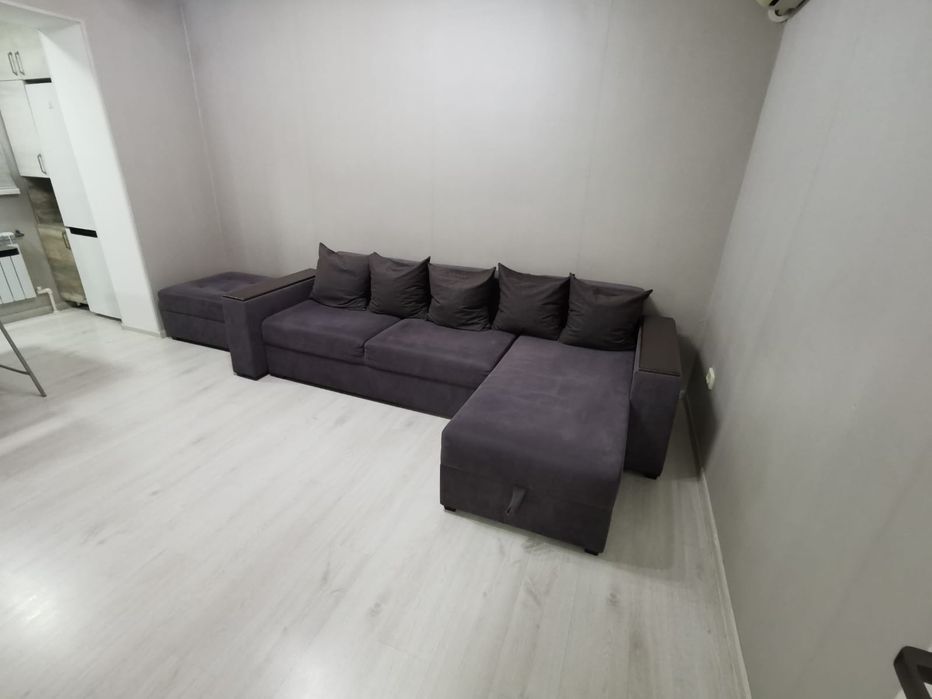 Продаю б/у диван, телевизор