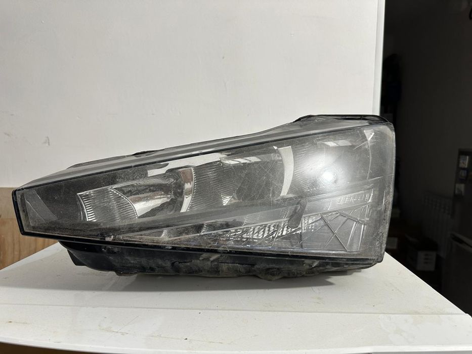 Продам  левый фар водительская сторона  SKODA RAPID